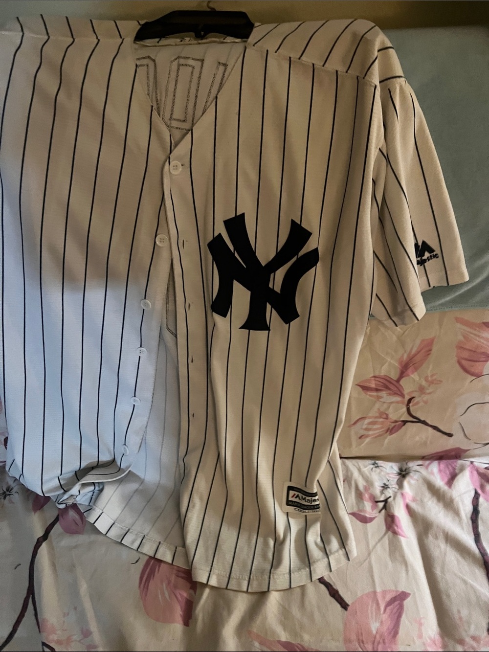 Majestic Aaron Judge White Pinstripe New York  Baseball Jersey with Navy Logo - Picture 2 of 4